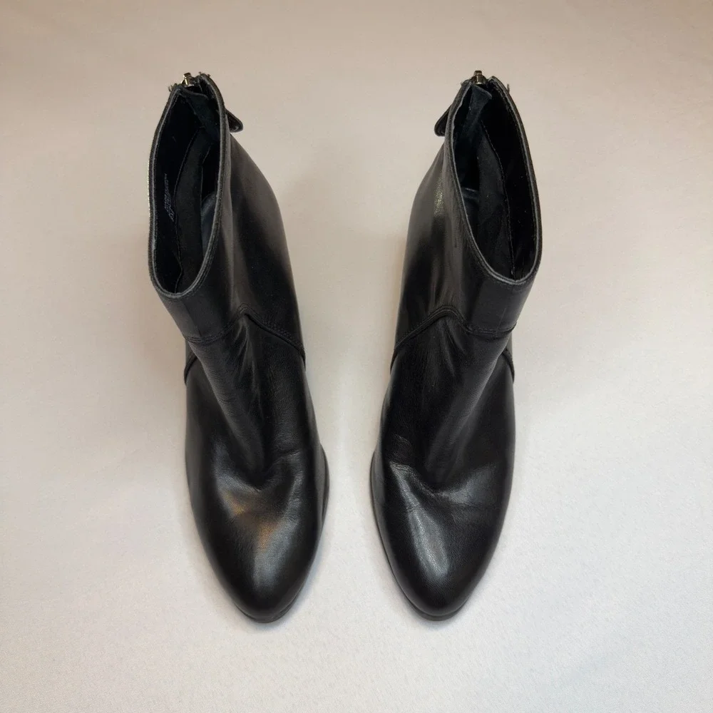 Adrienne Vittadini Black Leather Ankle Boots Block Heel Chic Trendy Zip Size 8M